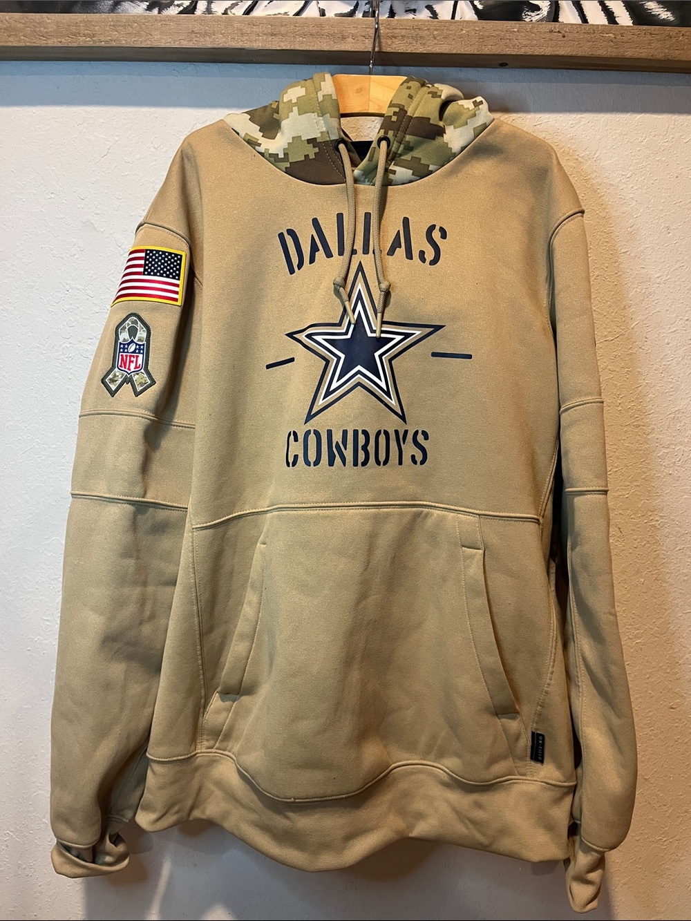 Nike Men’s Dallas Cowboys Onfield Military Collab Tan Hoodie size M